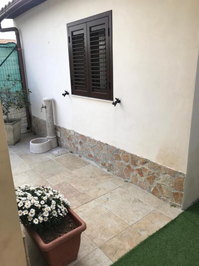 Casa Rosy Apartment San Corrado di Fuori Екстериор снимка